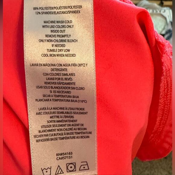 Calvin Klein Performance Women’s Medium Fluorescent Pink Workout Top, Quick Dry - Picture 4 of 4